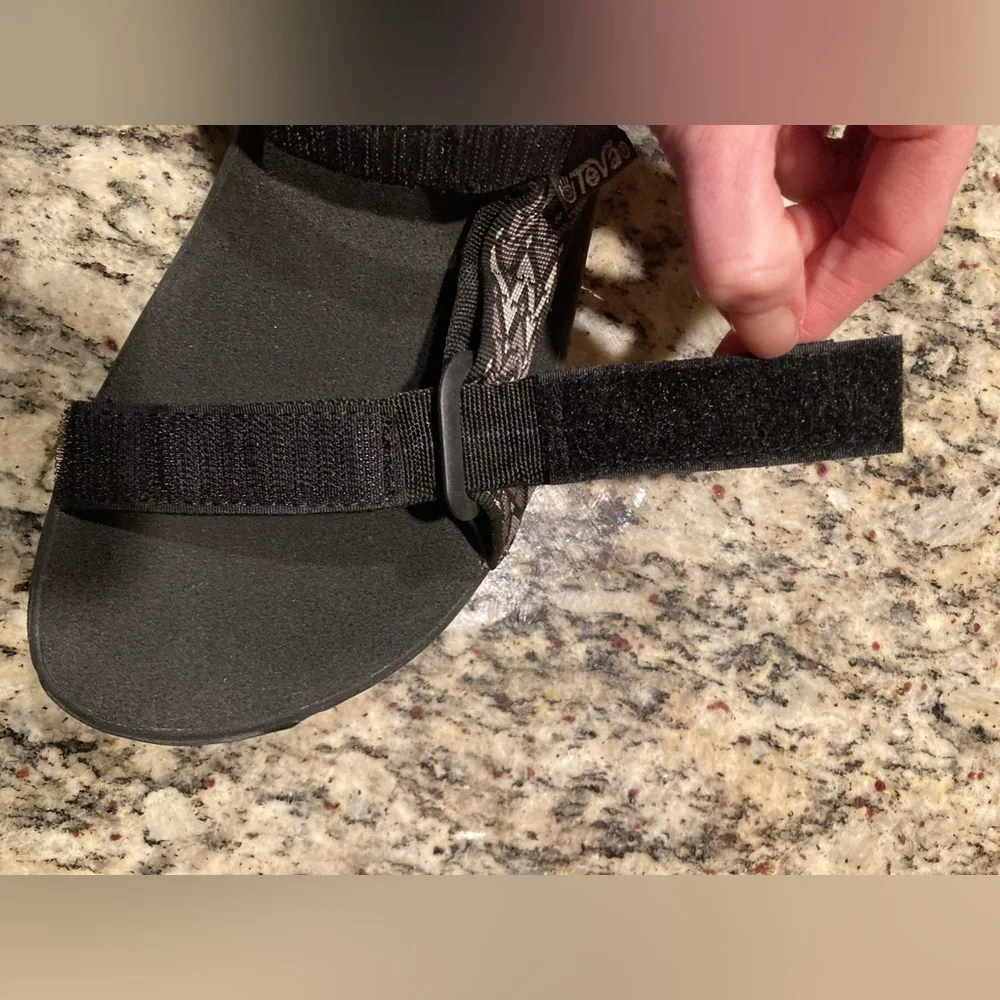 Men's Size 9 Teva Velcro Strap Shock Pad Sandals - Picture 14 of 14